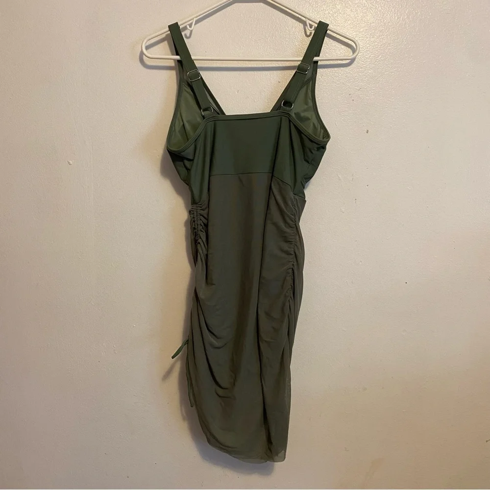 Blooming Jelly Green Swimsuit One Piece Size Large New‎